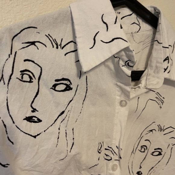 Artsy Front Tie Button Down Crop Top - Picture 2 of 3